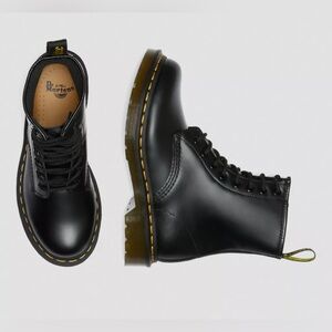 Dr Martens 1460 Womens Smooth Leather Lace Up Boots